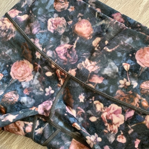 Lululemon Wunder Under Crop II Special Edition Scallop 24" Frosted Rose Multi 10 - Picture 8 of 16